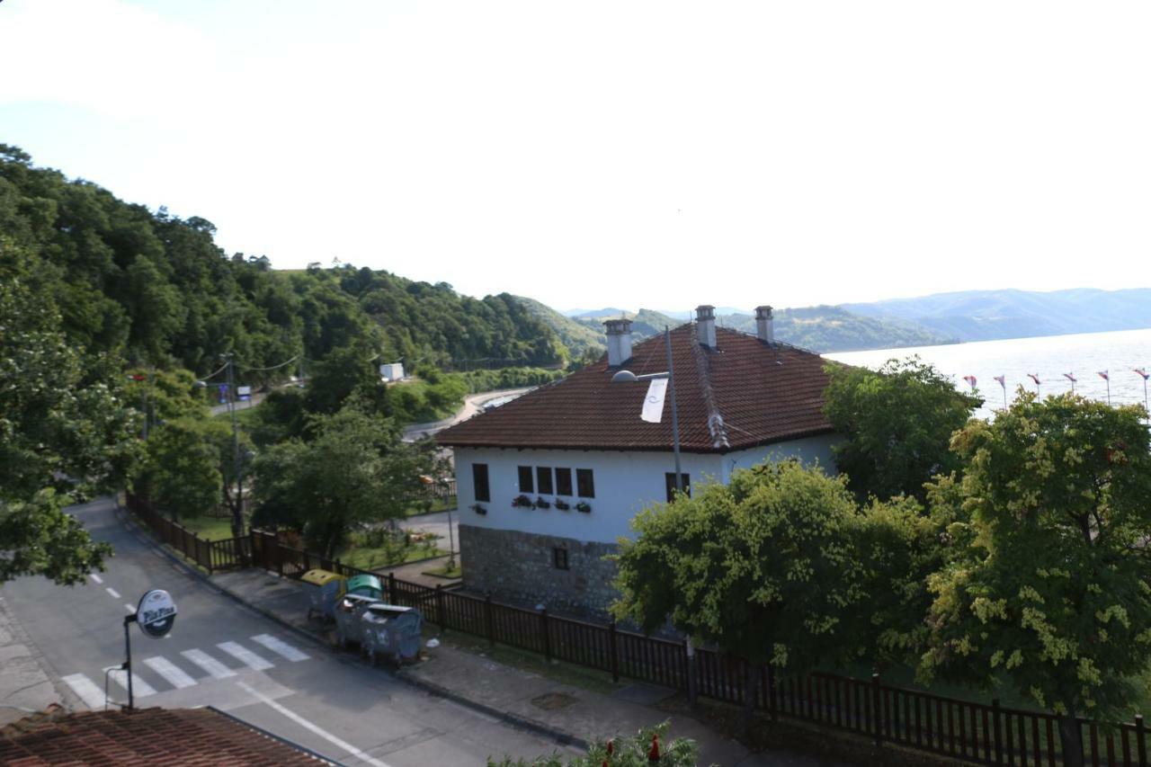 Hostel Trajan Donji Milanovac Kültér fotó