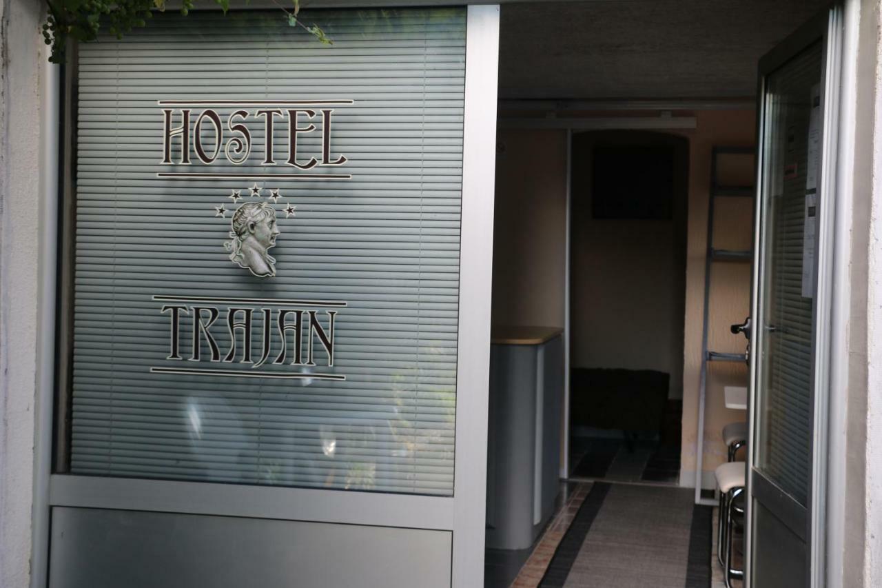 Hostel Trajan Donji Milanovac Kültér fotó